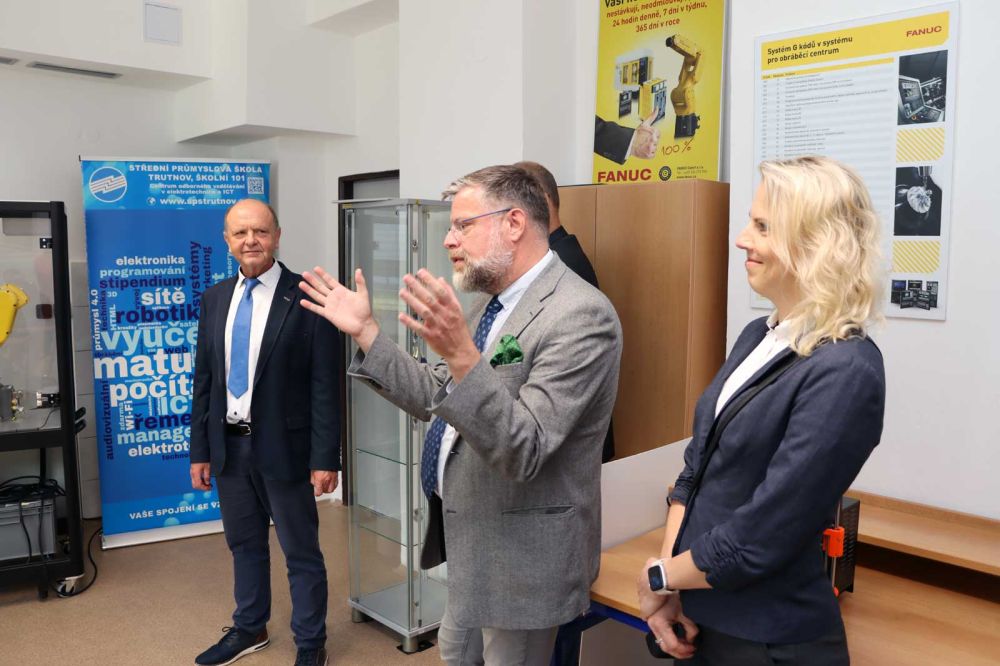 Učíme, jak programovat průmyslového robota díky firmě TE Connectivity-10