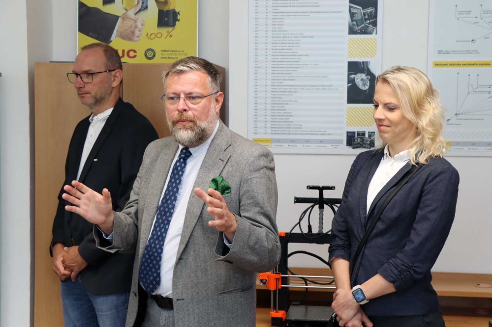 Učíme, jak programovat průmyslového robota díky firmě TE Connectivity-11