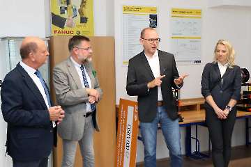 Učíme, jak programovat průmyslového robota díky firmě TE Connectivity-13