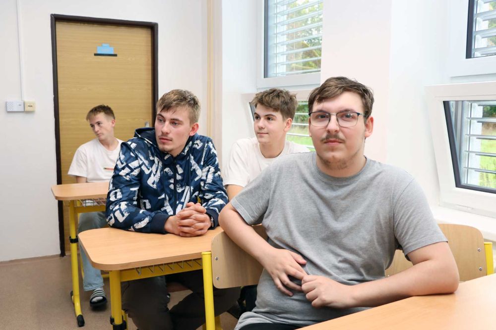 Učíme, jak programovat průmyslového robota díky firmě TE Connectivity-7