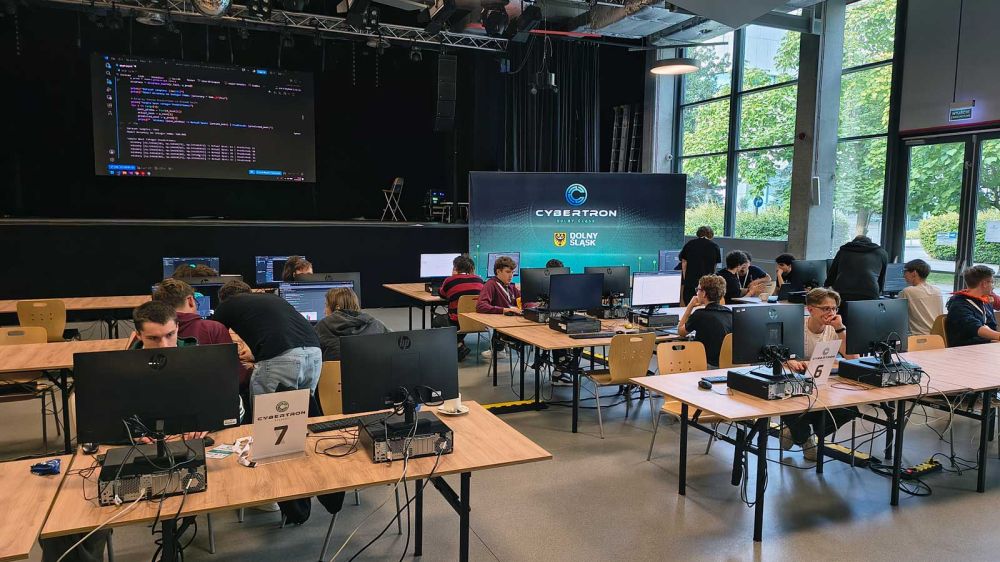 Kyberbezpečnostní soutěž Cybertron: 5 dní plných IT, kryptografie a nových zkušeností-1
