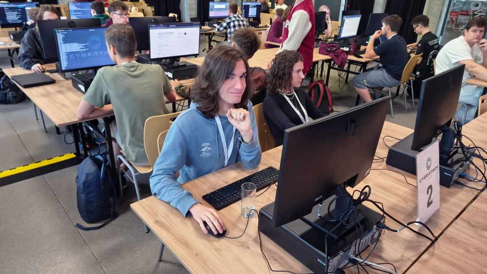 Kyberbezpečnostní soutěž Cybertron: 5 dní plných IT, kryptografie a nových zkušeností-10
