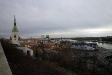 Přes Moravské pole, Dunaj až do Bratislavy na hrad