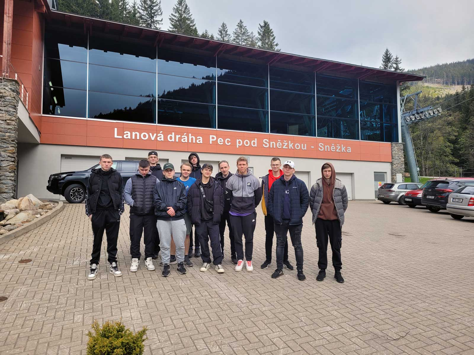 Nástrojaři cestou na Sněžku shlédli strojovnu lanové dráhy