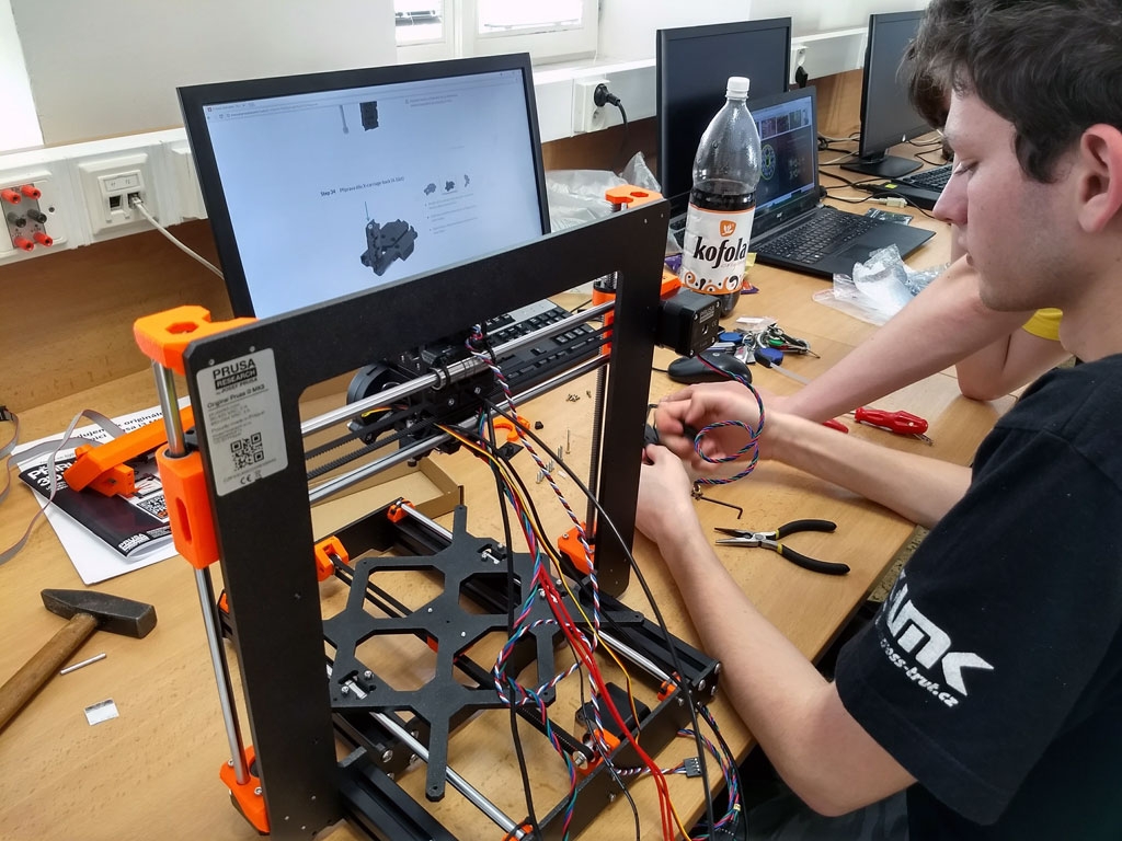 3D tiskárnu staví žáci SPŠ Trutnov sami