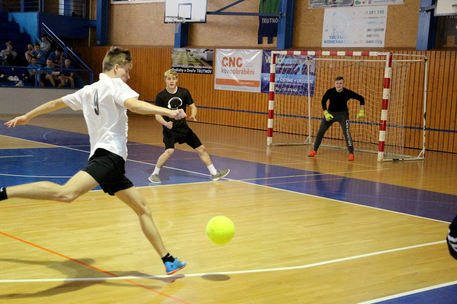 1. místo ve futsalové lize a postup do dalšího kola