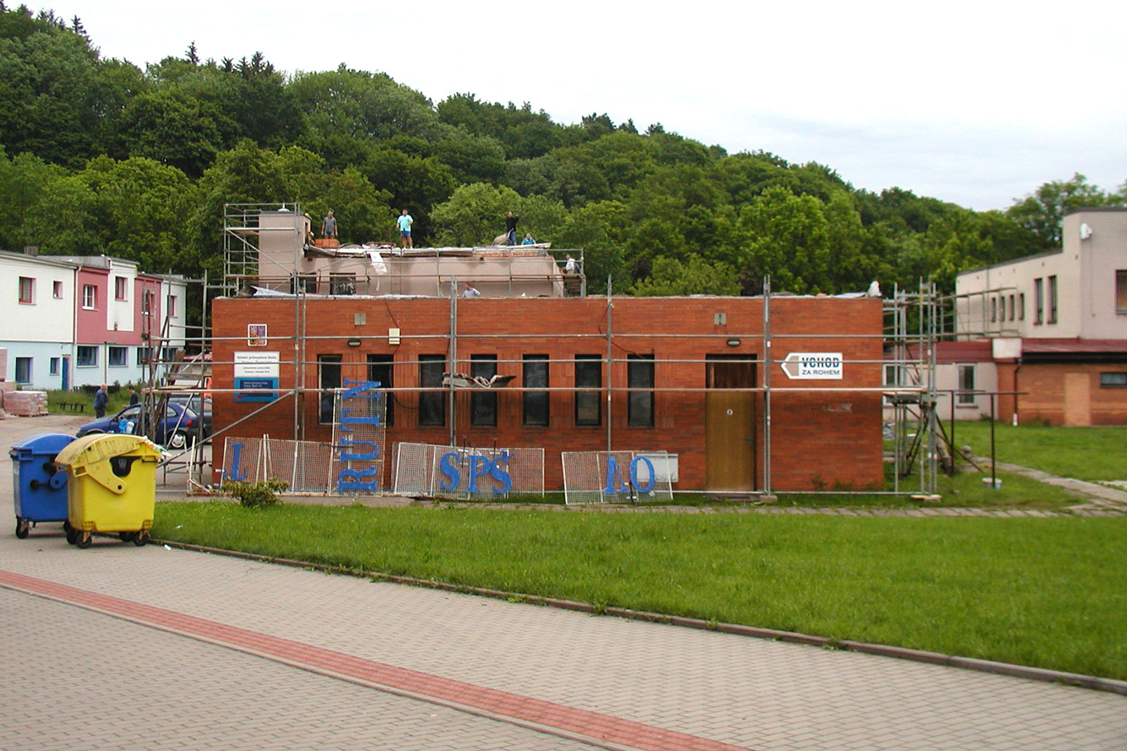 Rekonstrukce budovy školy v ulici Horská 618 započala