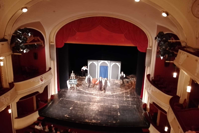 Visit to the Pardubice Theatre - E. A. POE - A Pale Gold Ra(v)en