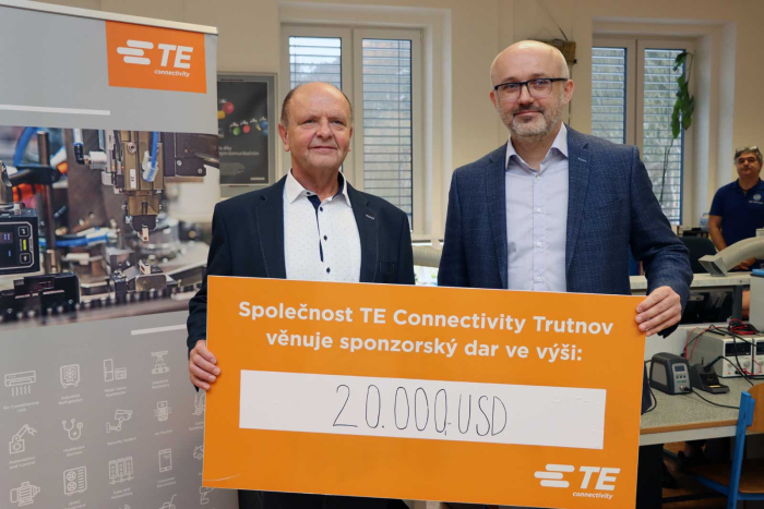 Průmyslovka má nové pájecí stanice, díky daru od firmy TE Connectivity