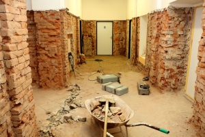 Rekonstrukce chodby v budově Školní 101, Trutnov