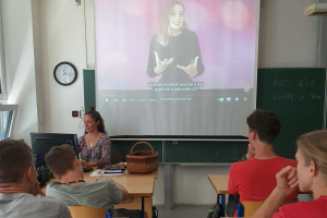 Jak si neslyšící objedná přes telefon pizzu aneb okénko do světa neslyšících