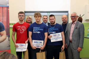 Kasper předal škole 100 tis. a ocenil Nástrojaře roku 2025
