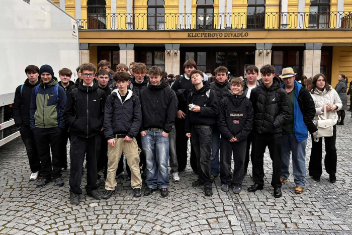 Zhlédli jsme Hamleta v Klicperově divadle