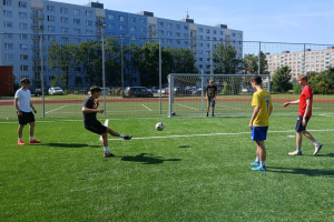 Elektrikáři si před koncem školního roku zahráli fotbal