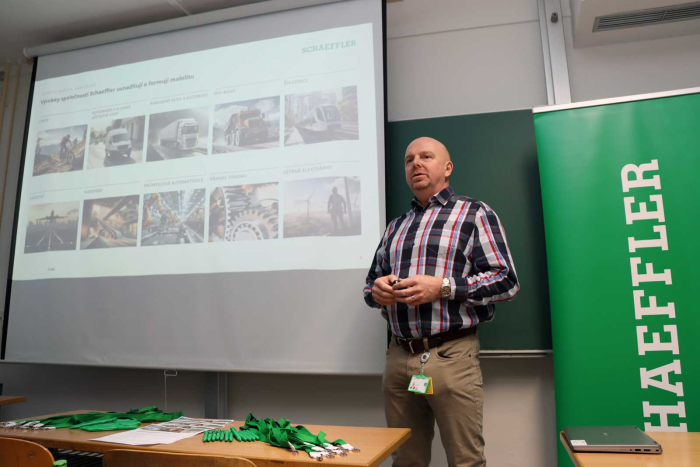Dlouholeté partnerství pokračuje: Firma Schaeffler podpořila naši školu částkou 100 000 Kč