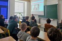 Jak se hádá neslyšící rodič s učitelem? Přes Tichou linku